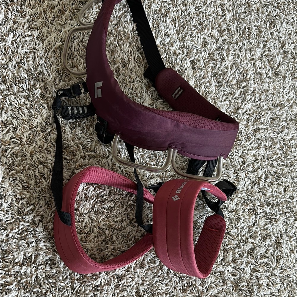 Black Diamond Momentum Small Harness in Maroon and Black